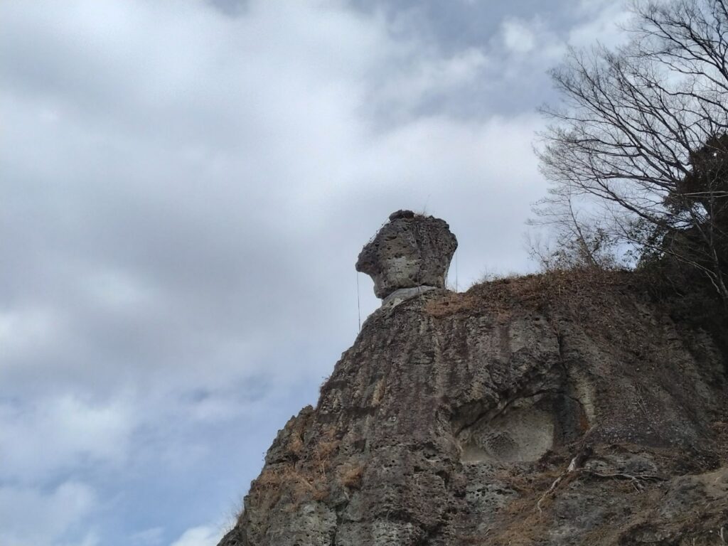 天狗の投げ石