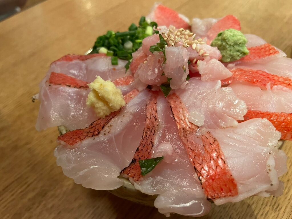 熱海銀座　おさかな食堂　海鮮丼