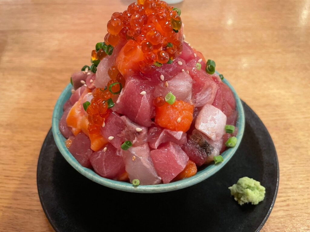 熱海銀座　おさかな食堂　海鮮丼