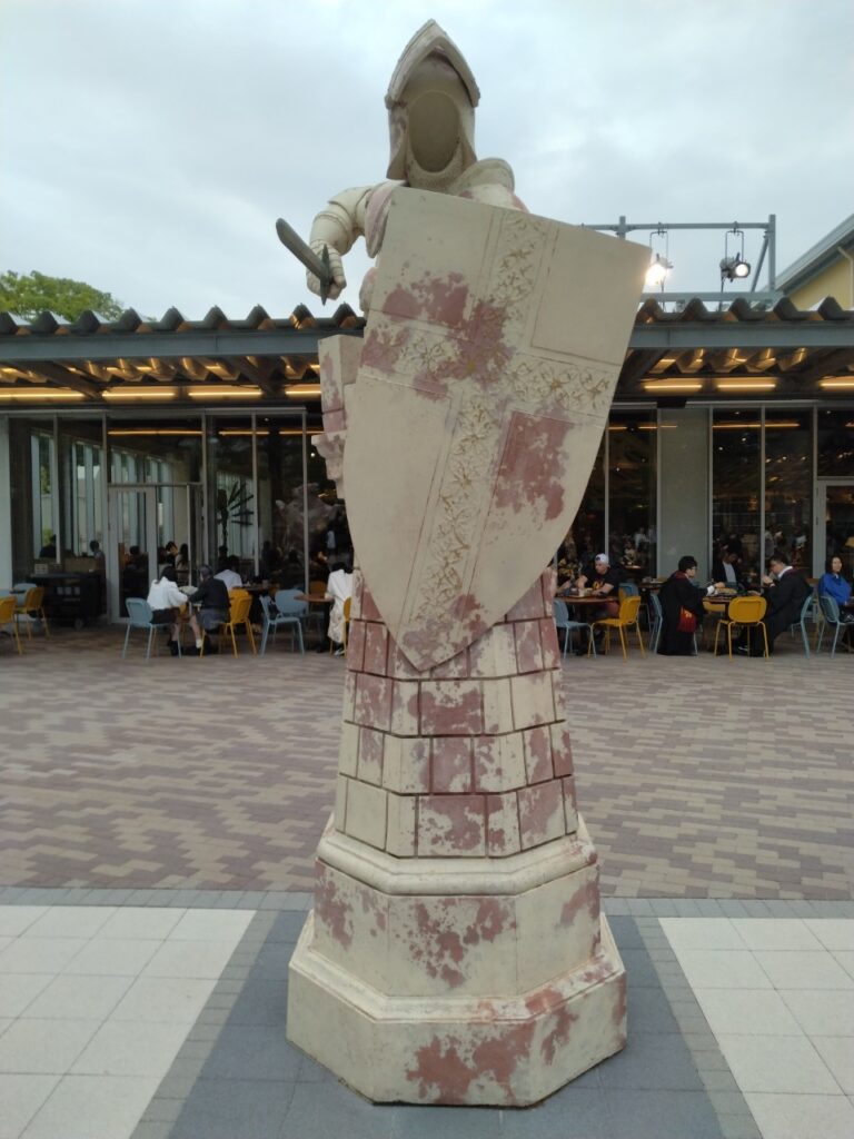 スタジオツアー東京　巨大なチェスの駒