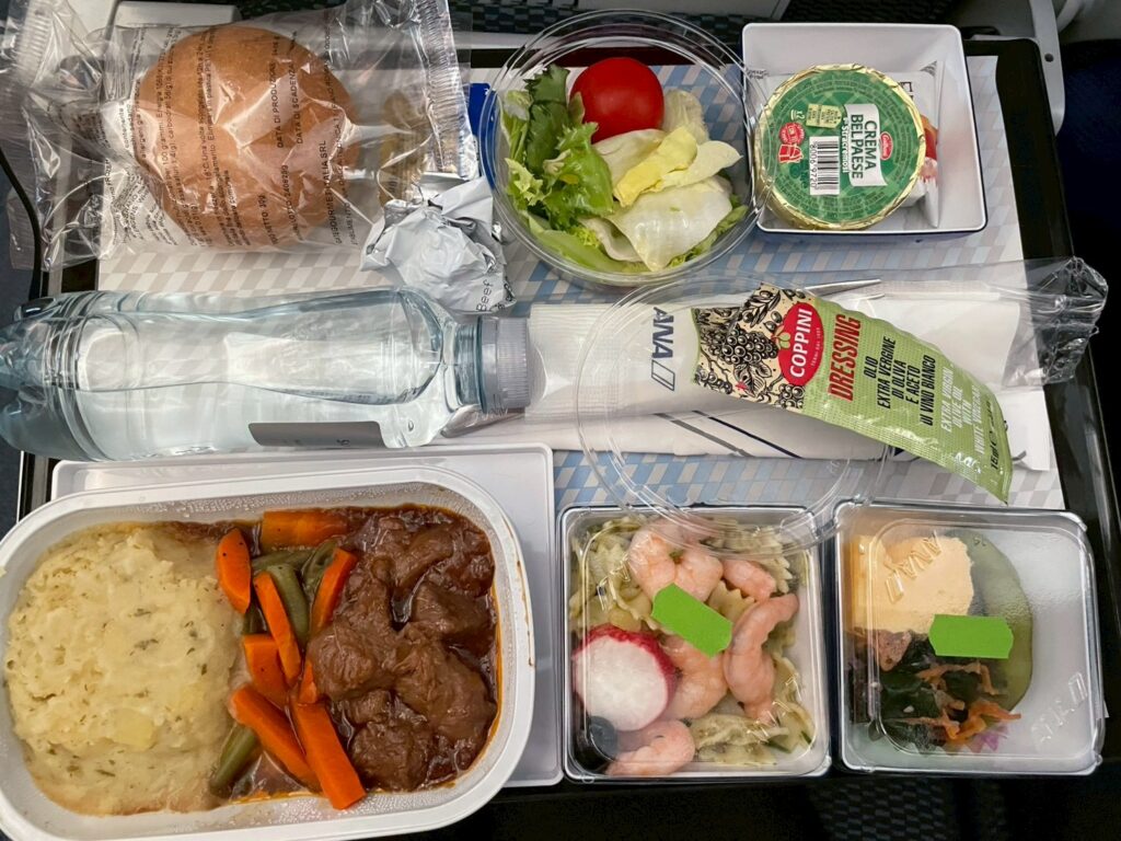 ANA　ミラノ-羽田　ランチ/ディナー　ビーフシチューマッシュポテト添え